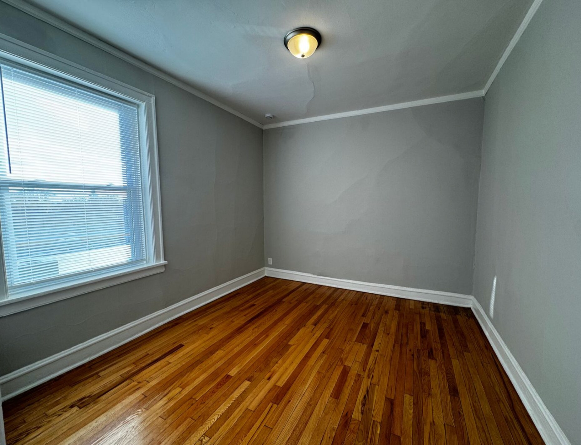 Building Photo - 6422 N Greenview Ave