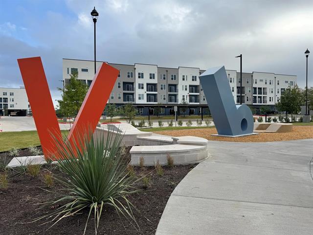 Building Photo - 320 Goll St