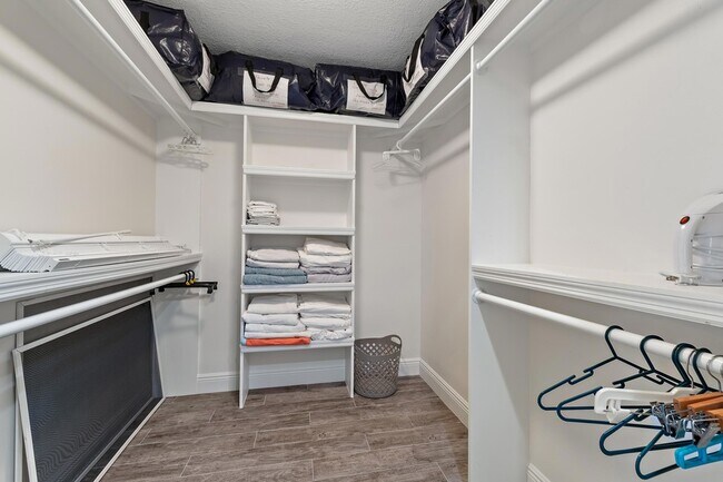 Building Photo - 275 Palm Ave