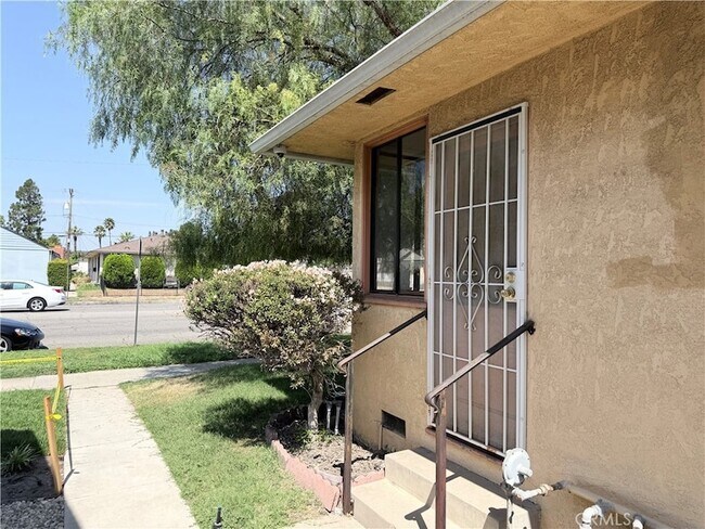 Building Photo - 1340 N Buena Vista St