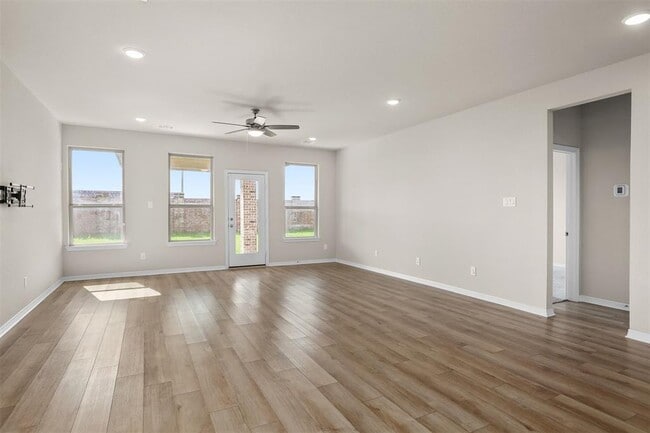 Building Photo - 2410 Table Rock Ct
