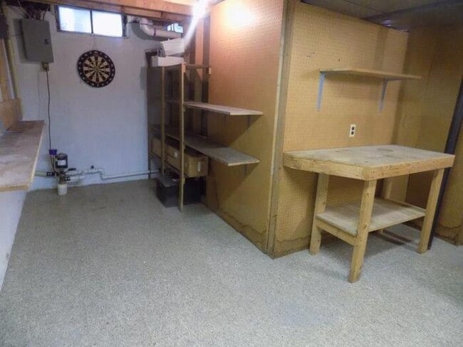 Building Photo - 2127 Hopkins Dr