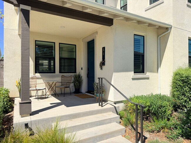 Building Photo - Elegant Rancho Mission Viejo Home with Open Floor Plan