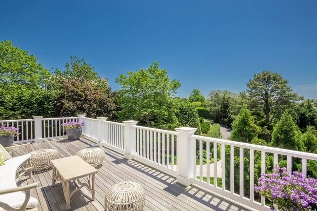 Building Photo - 65 Westway Dr