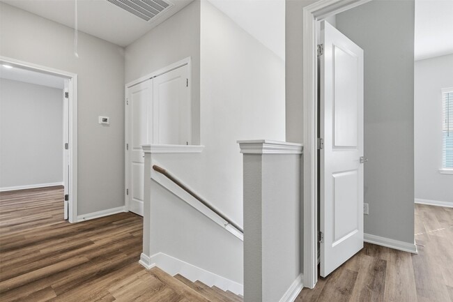 Building Photo - 9912 A Clark Rd