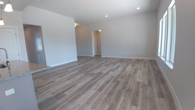 Building Photo - Modern 3 Bed, 2 Bath Pro-Made Rambler in R...