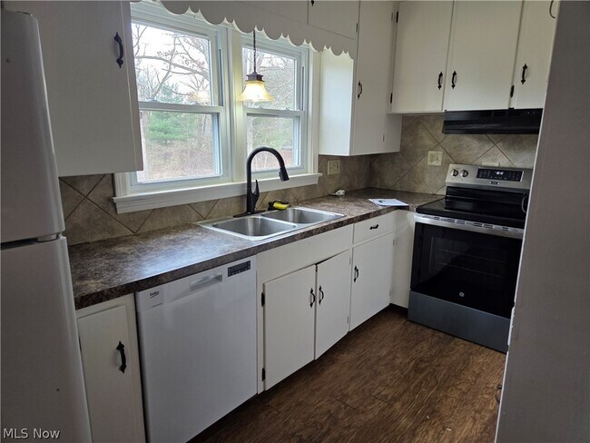 Building Photo - 3976 Faircrest St SW