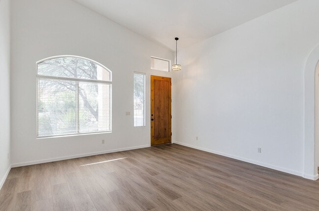 Building Photo - Beautiful, updated, Oro Valley home