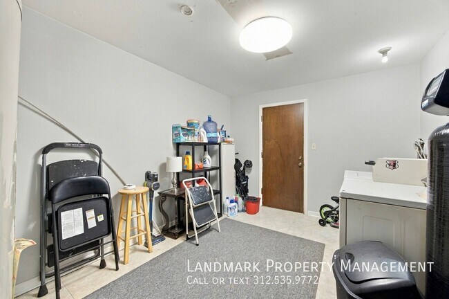Building Photo - 448 Lincoln Ln