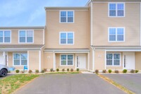 Building Photo - Oak Tree Townhome| 3 Story| 3 Bed 3.5 Bath...