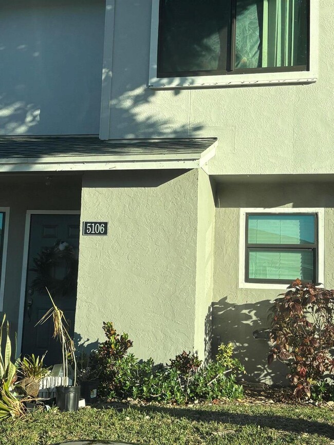 Building Photo - 5106 Pier Dr