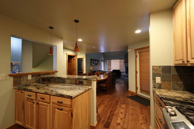 Building Photo - Big Sky 3 Bed 3 Bath Condo