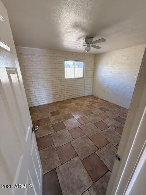 Building Photo - 2333 W Glenrosa Ave