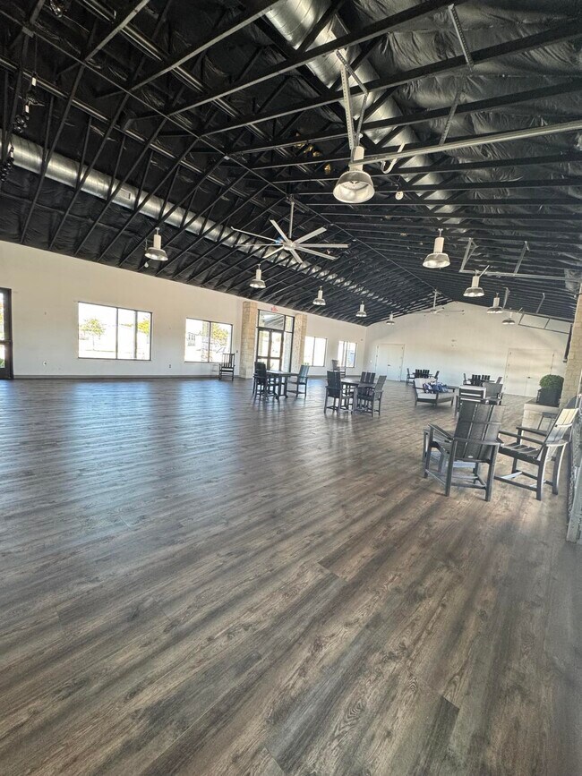 Building Photo - 7151 Woodlake Pky