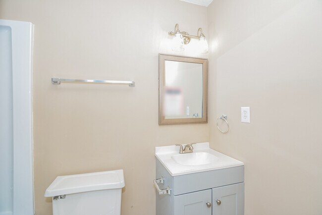 Building Photo - 346 Woodale Dr