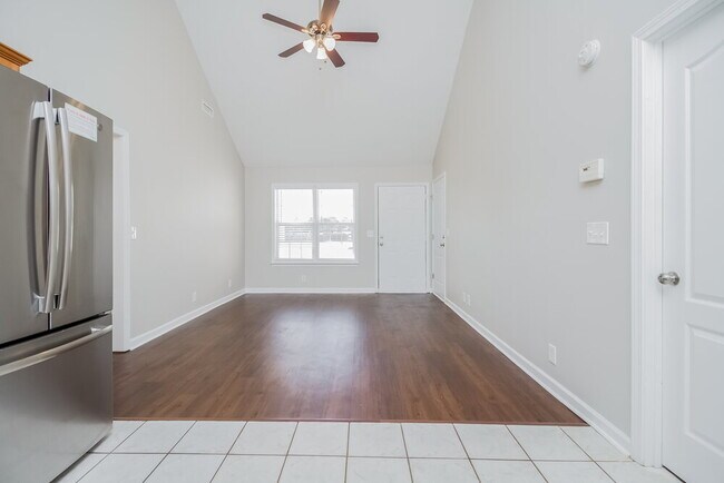 Building Photo - 1012 7 Oaks Blvd