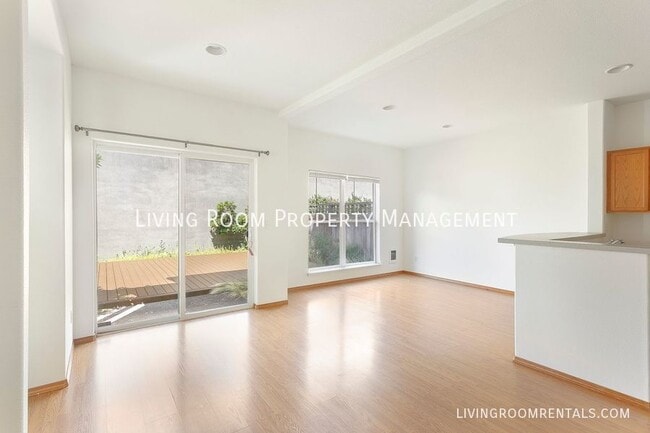 Building Photo - 3715 NE Grand Ave