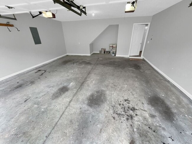 Building Photo - 1926 Leacroft Ct