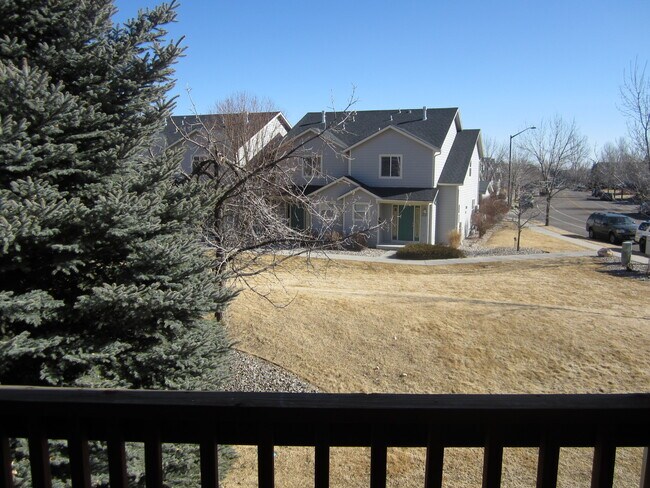 Building Photo - Beautiful 2 Bedroom, 1 Bathroom Condo Freshly Painted and New Carpet by Horsetooth Reservoir in F...