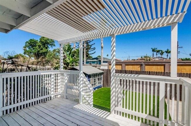 Building Photo - Remodeled 3 bedroom 2 bath.  Fenced yard. Outdoor shower, deck ,attached garage. Near beaches.