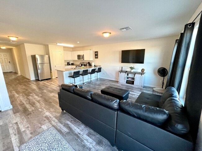 Building Photo - New 4 Bedroom Home in Bullhead City! AVAILABLE FURNISHED OR UNFURNISHED!