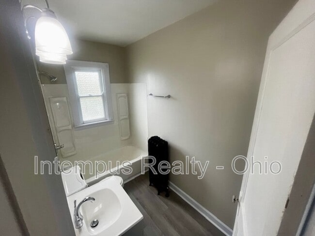 Building Photo - 4237 Vine St