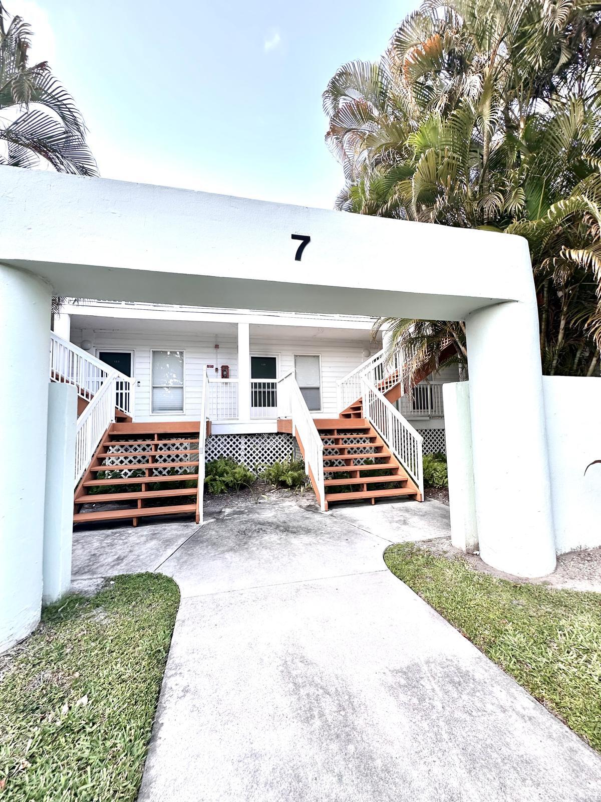 Building Photo - 160 Cypress Point Dr