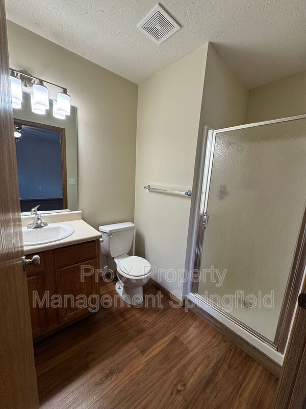 Building Photo - 2119 Southfork Dr