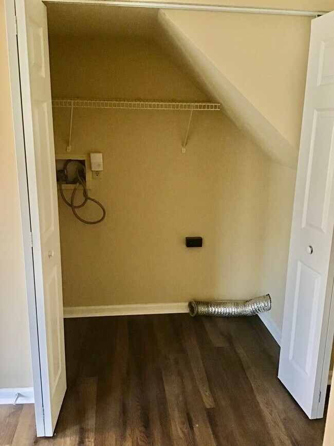 Building Photo - COMING SOON – Beautiful 2 Bedroom Townhome in Skiffes Creek Circle