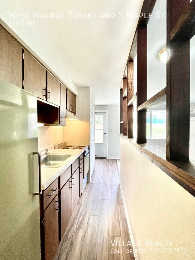 Building Photo - 86 W Walnut St