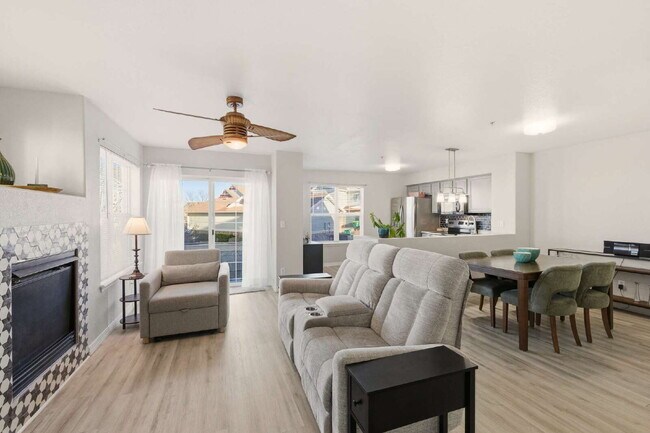 Building Photo - "Spacious 3-Bedroom Haven with 2.5 Baths in Aurora – 1,860 Sq Ft of Comfort and Style!"