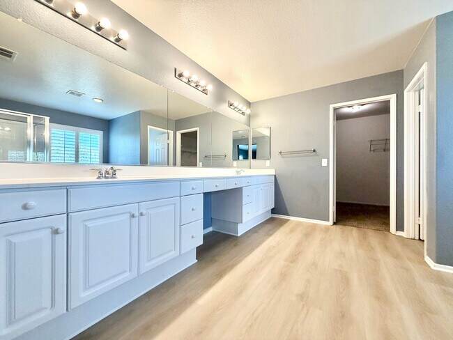 Building Photo - Spacious 5 Bedroom Redhawk Home with LARGE Loft & Backyard in Prime Location