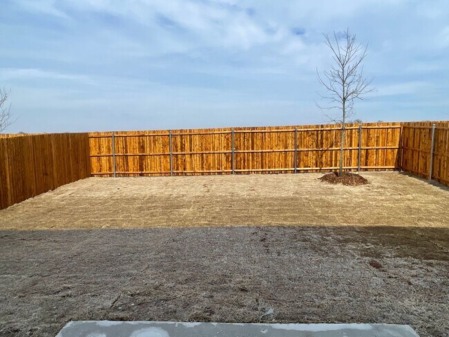 Building Photo - Welcome Home to Monticello Park!