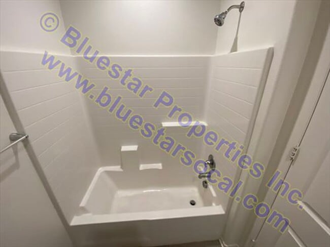 Building Photo - Just listed 5 bedroom in Victorville