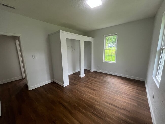 Building Photo - 3 Bedroom, 2 Bath House