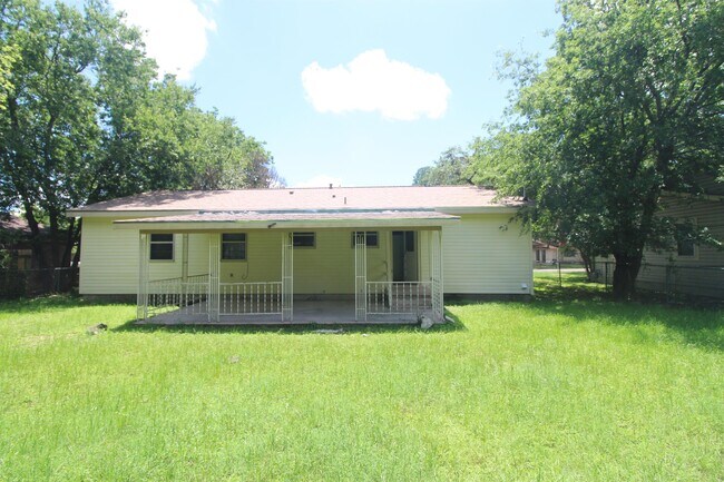 Building Photo - 2514 Post Oak Ave