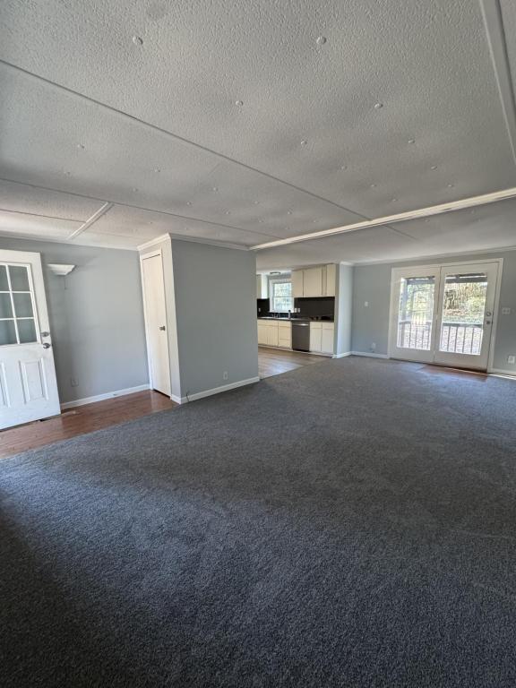 Building Photo - 102 Pine St