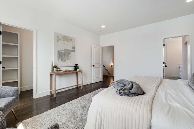 Building Photo - 1806 Lischey Ave