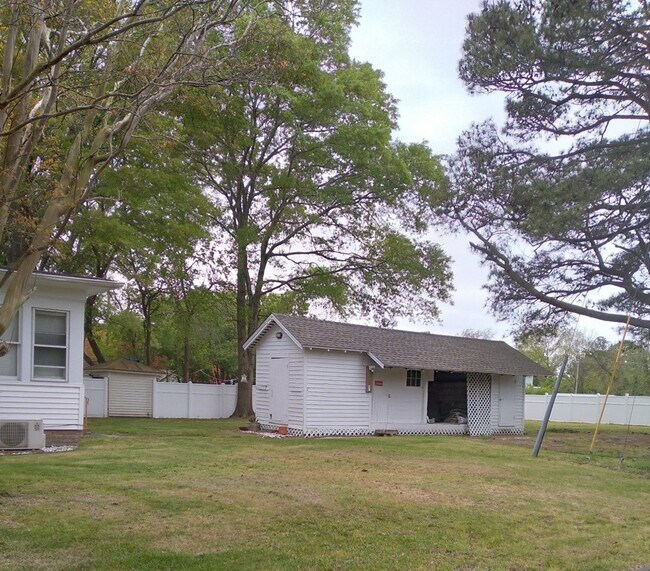 Building Photo - 28414 Woodland Ave