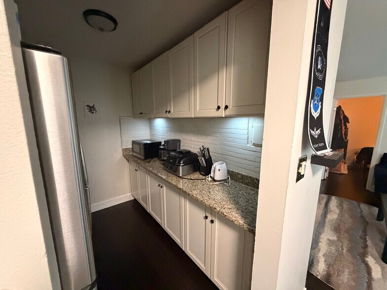 Building Photo - 1604 Renate Dr