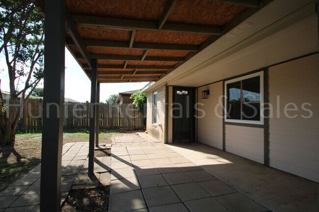 Building Photo - Charming 3-Bedroom Home Minutes from Fort ...