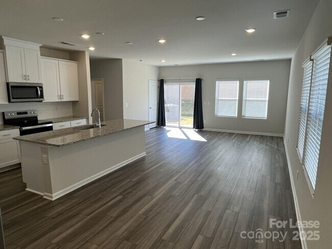 Building Photo - 3863 County Down Ave