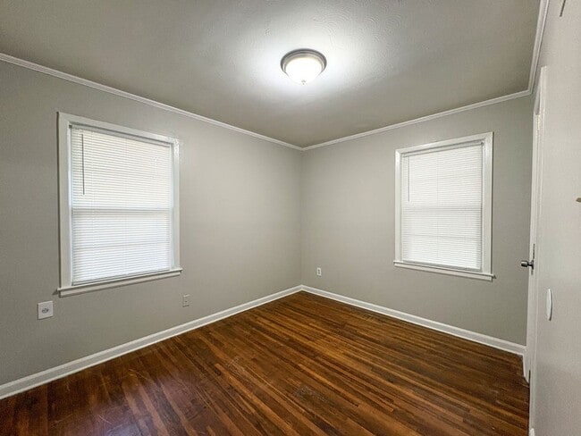 Building Photo - 4 bedroom, 2 bathroom house near Perkins and Willow / Colonial Acres area of Memphis