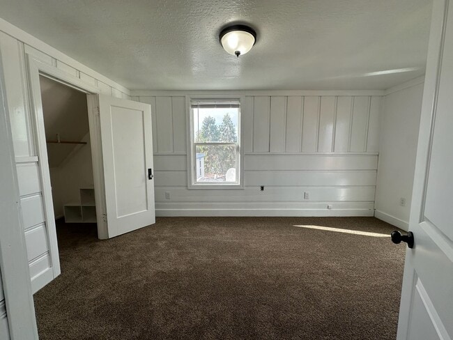 Building Photo - 315 W 3rd St