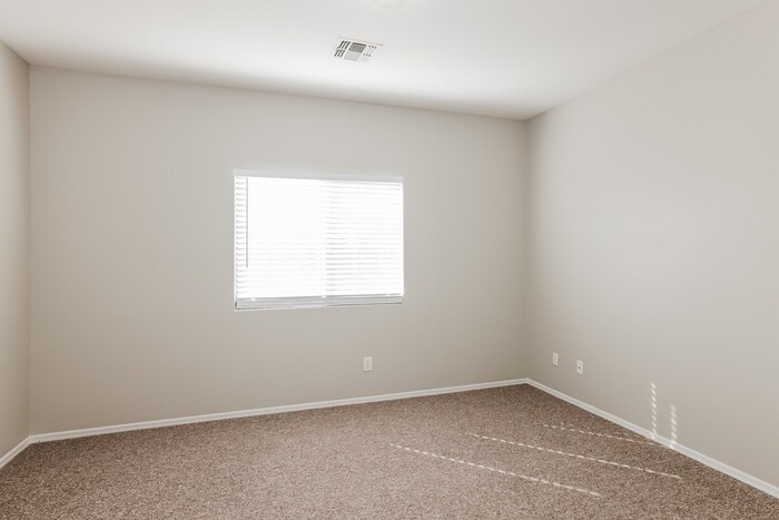 Building Photo - 41202 N Parker Ln