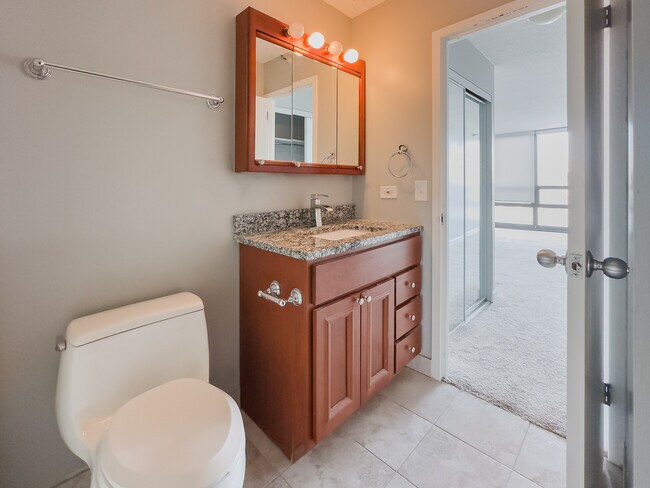 Building Photo - 10 E Ontario St