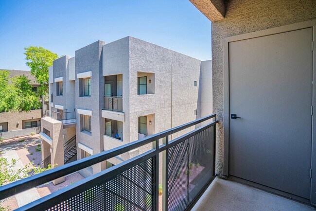 Building Photo - 6610 N 93rd Ave
