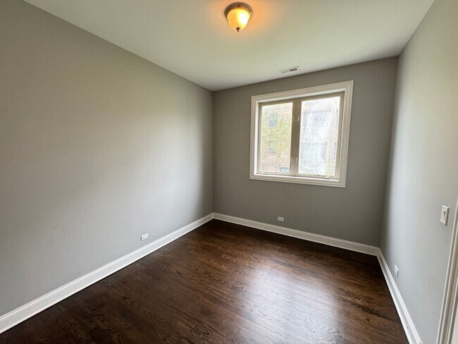 Building Photo - 5406 S Indiana Ave