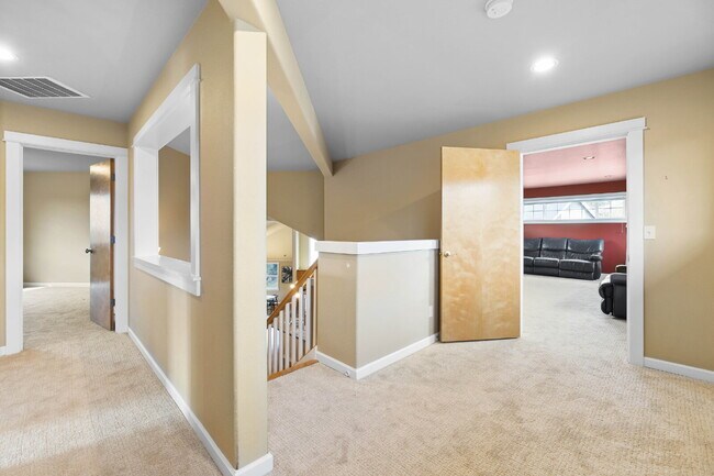 Building Photo - Beautiful, Spacious, Damascus Home with Incredible Views