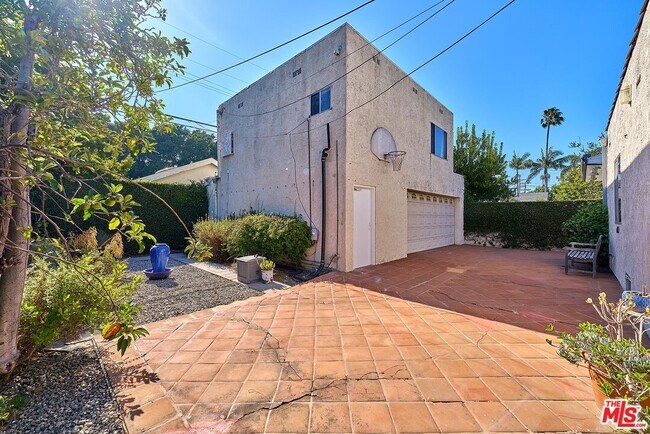 Building Photo - 429 S Orange Dr